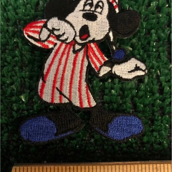 Disney Mickey Winnie Pooh Pluto Donald Duck Character Lot 7 Sew/Iron-on Patches - Picture 8 of 10